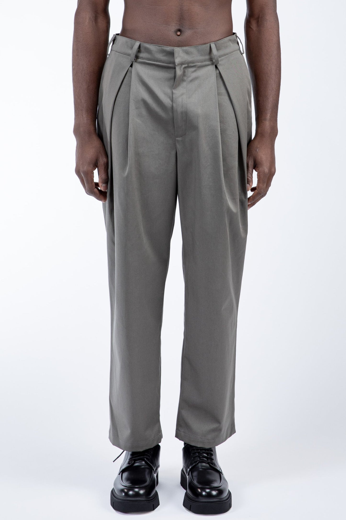 Pantalone con Maxi Pinces