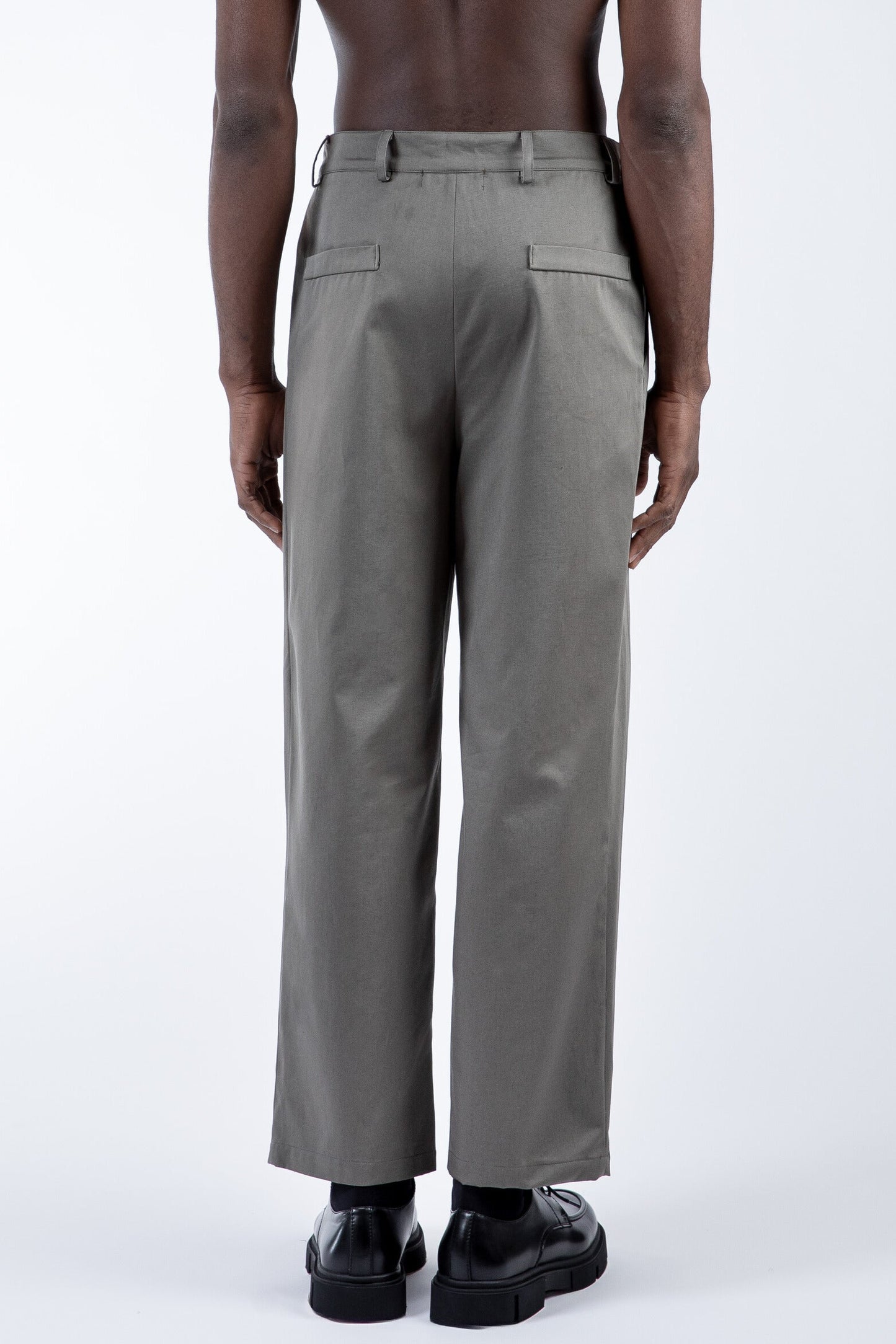 Pantalone con Maxi Pinces
