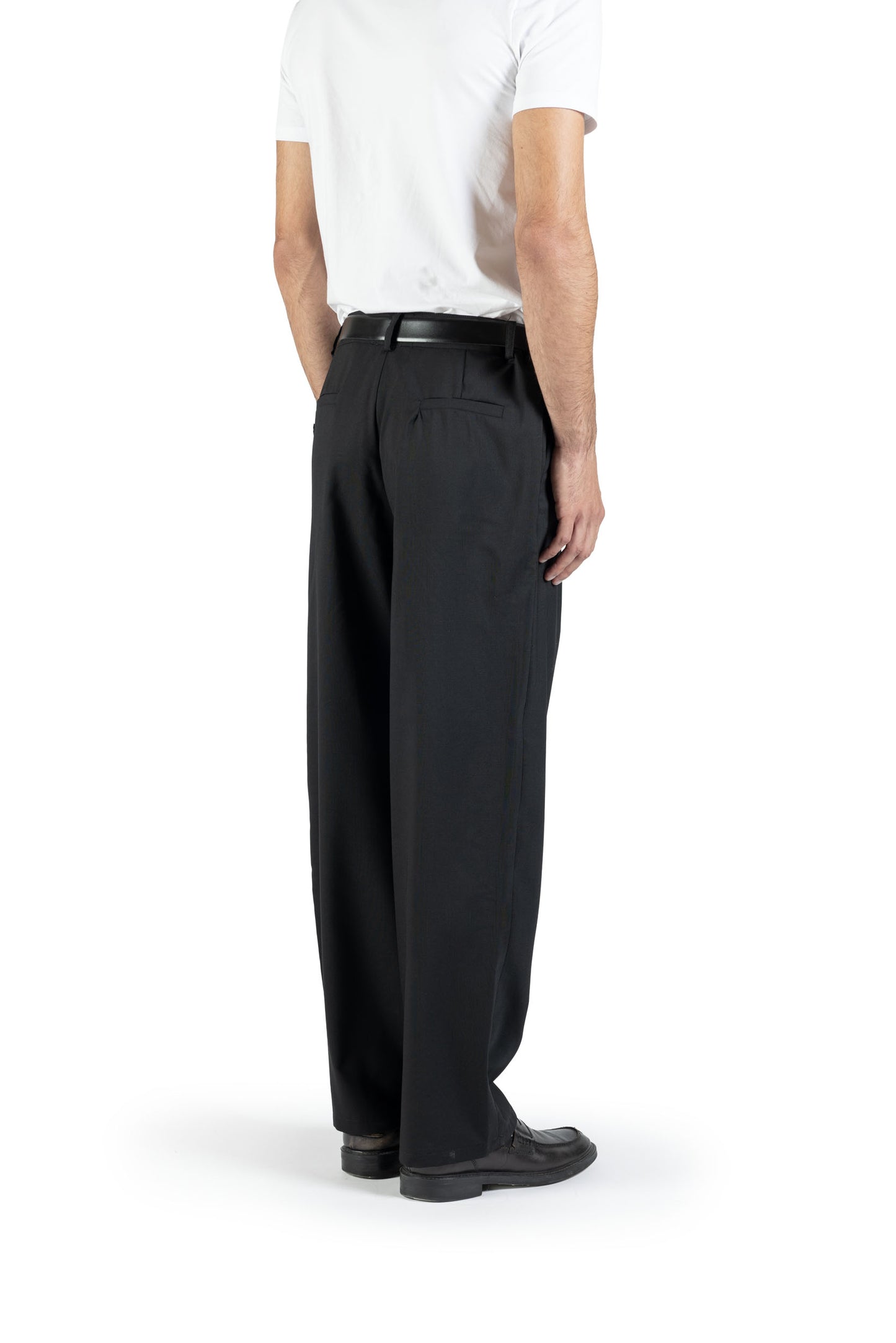 Pantalone con dettaglio bottone