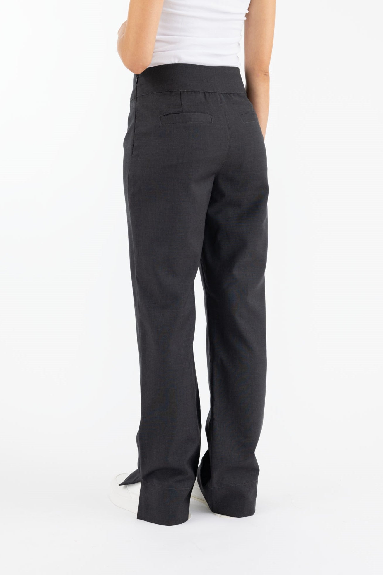 Pantalone dritto in lana grigia con mini spacco sulla caviglia