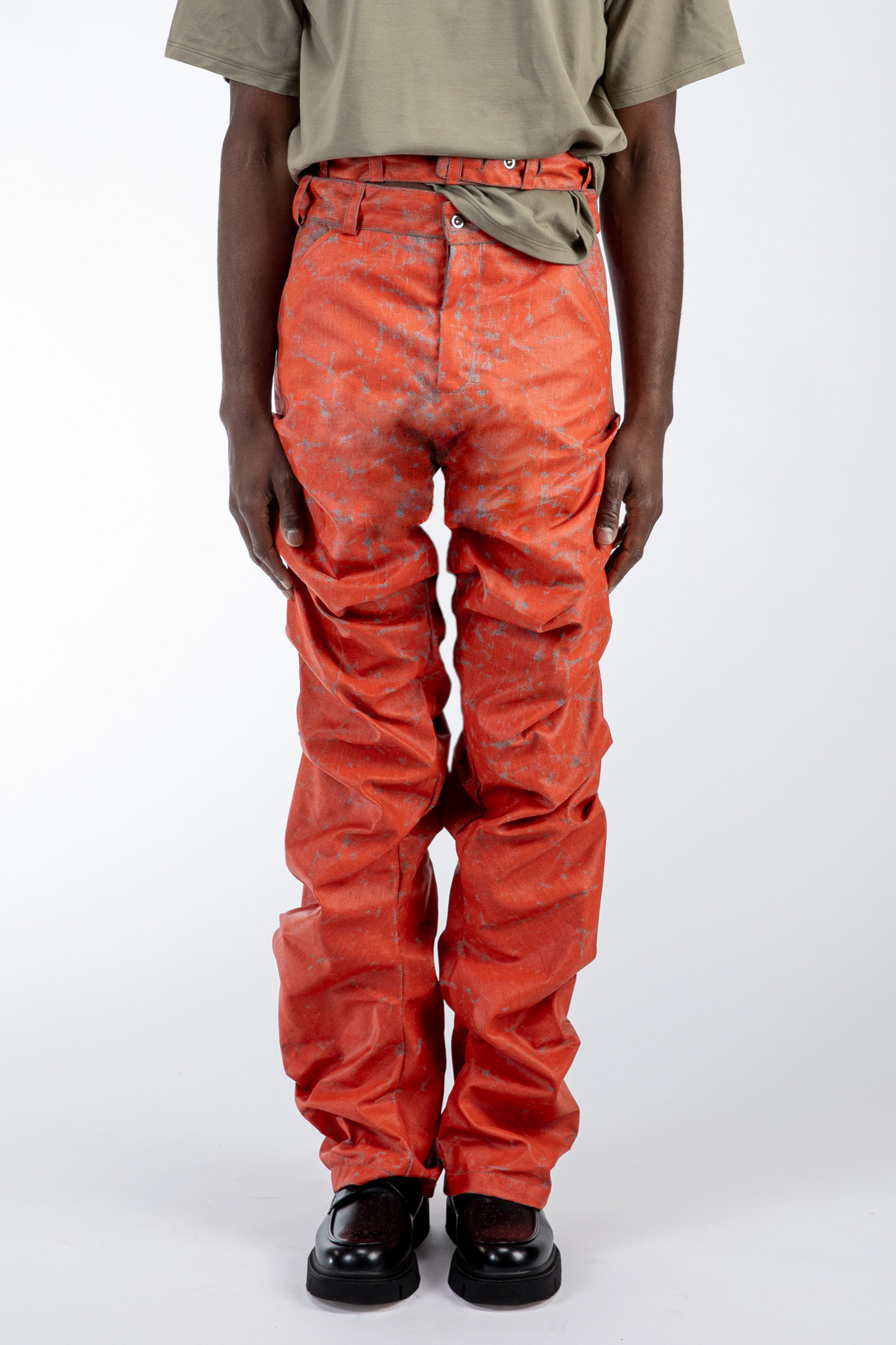 Pantalone dalla Struttura Arricciata con Eco-resina solubile
