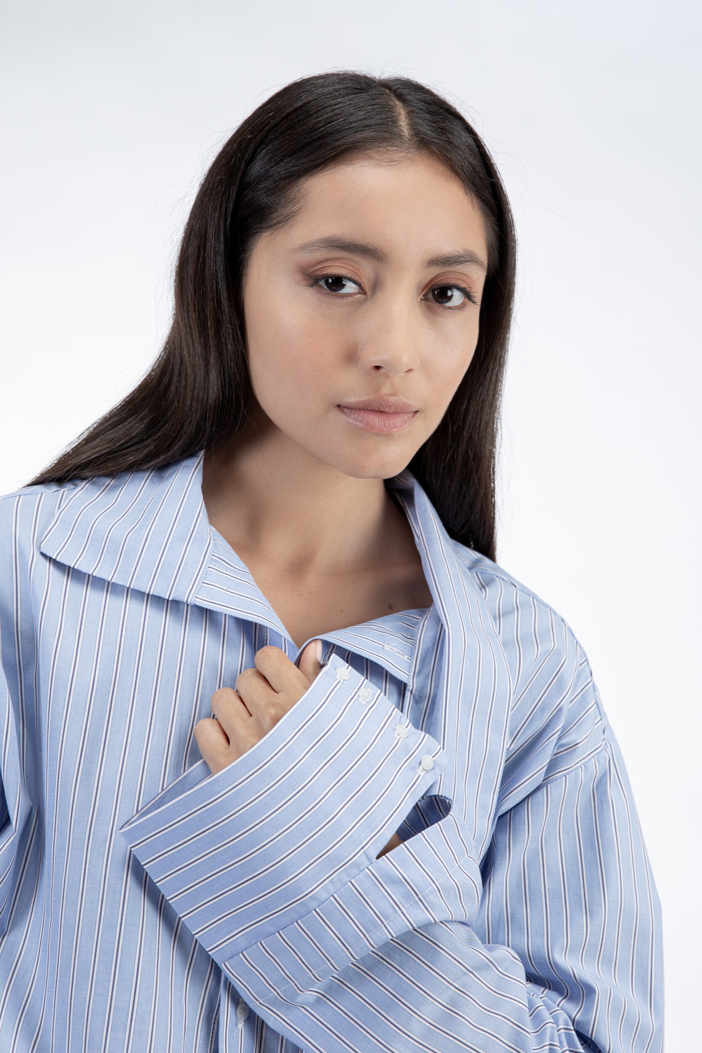 Camicia con collo asimmetrico