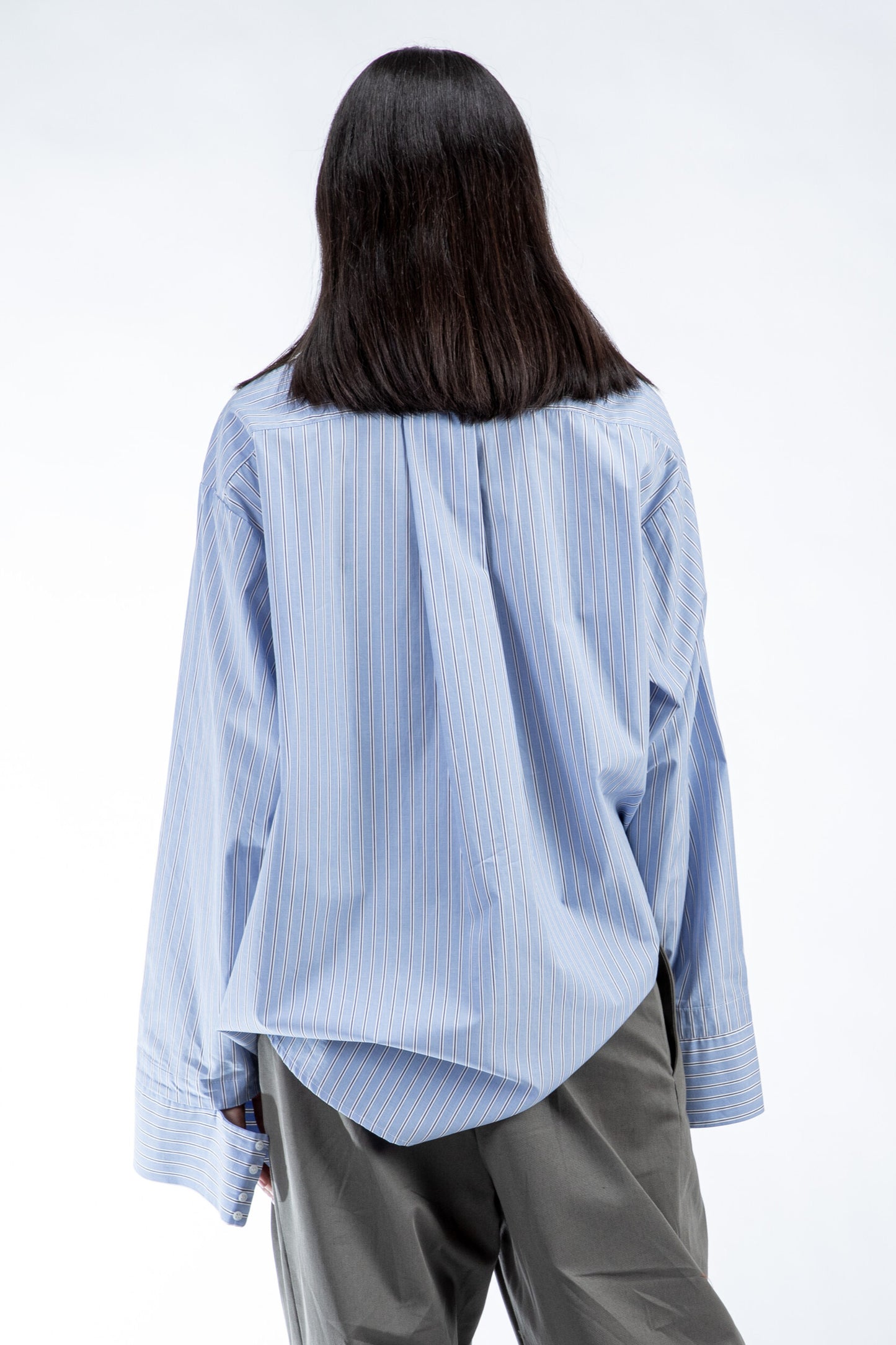 Camicia con collo asimmetrico
