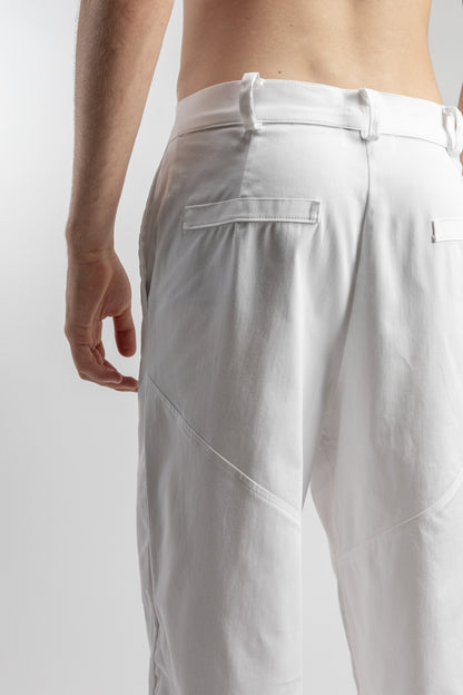 Pantalone con cuciture simmetriche