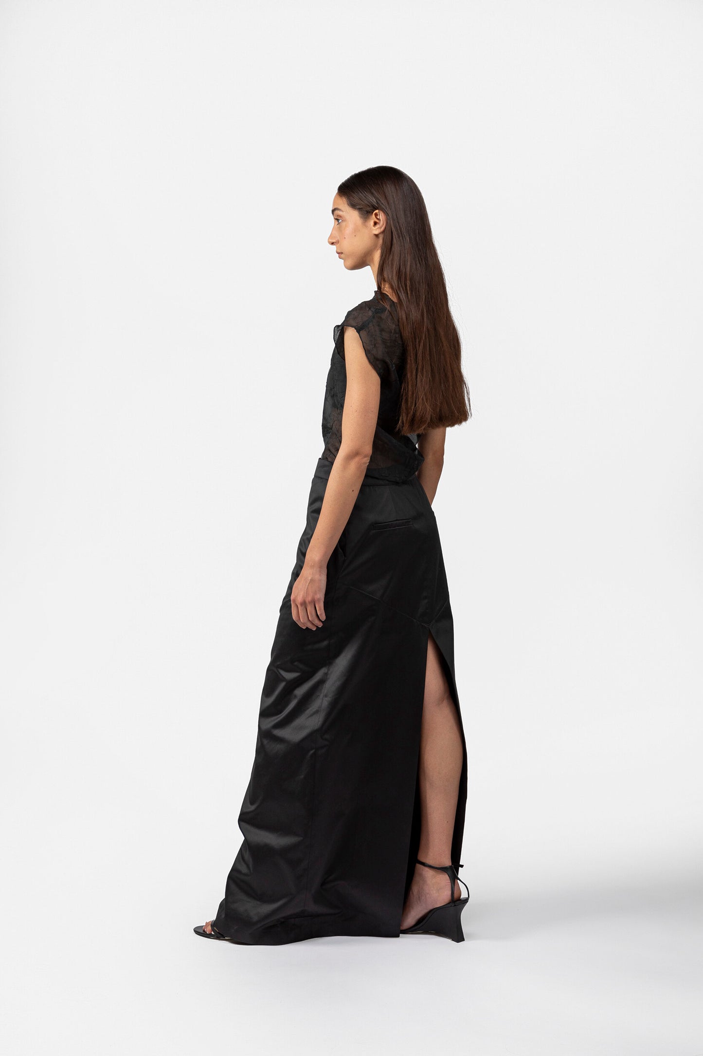 Skirt with wide back slit