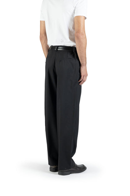 Pantalone con dettaglio bottone