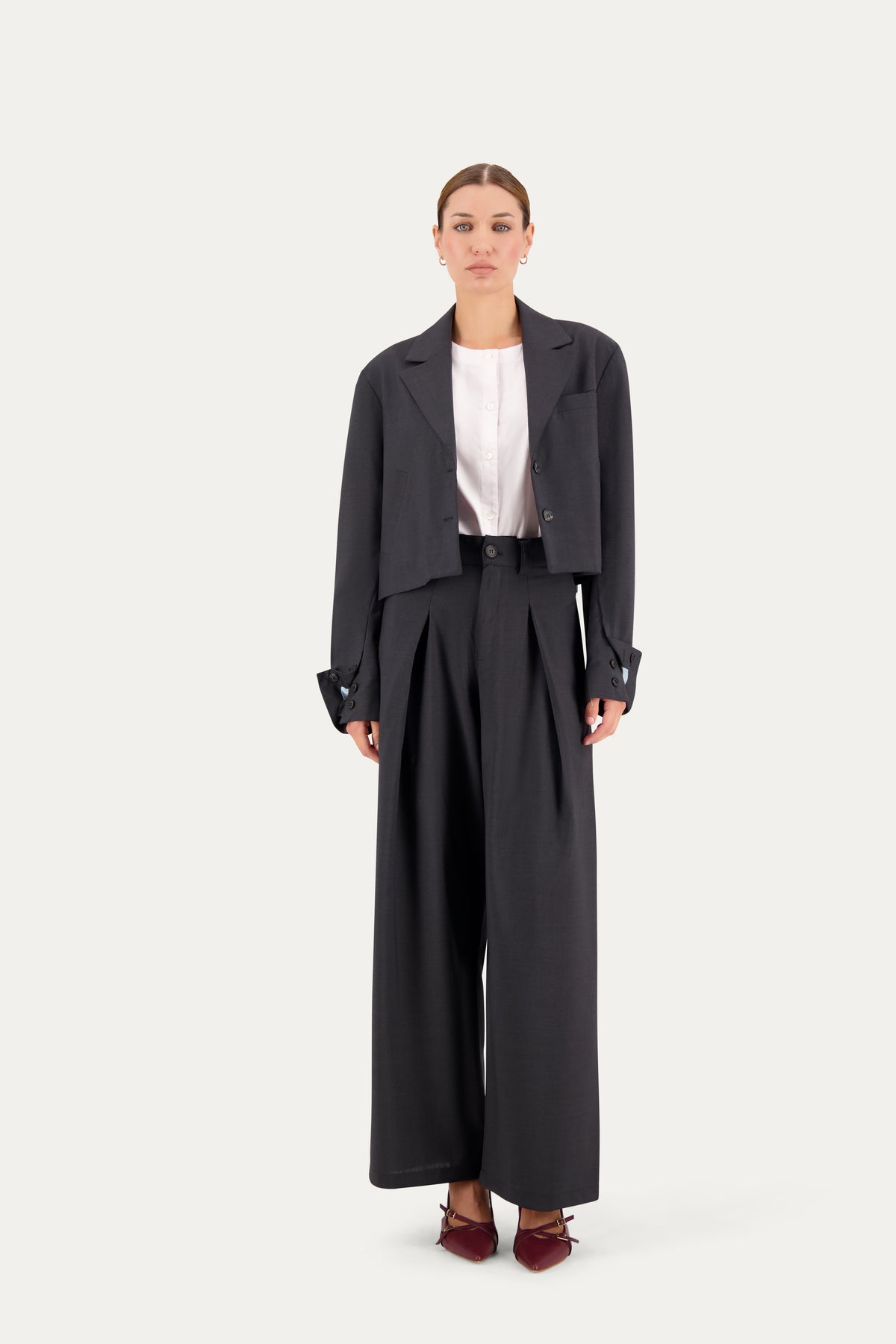 Wool trousers with front pleats in grey
