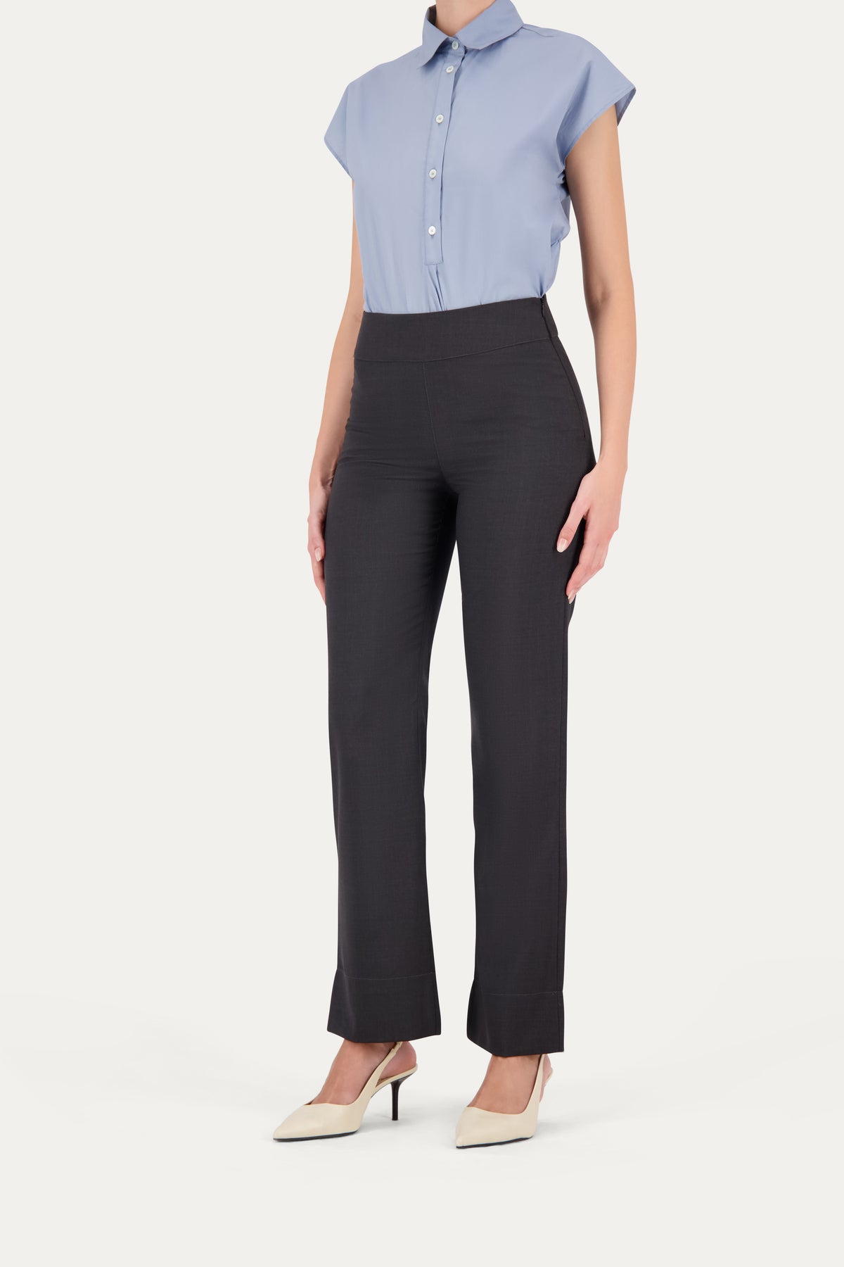 Straight-leg wool trousers in grey with a small ankle slit