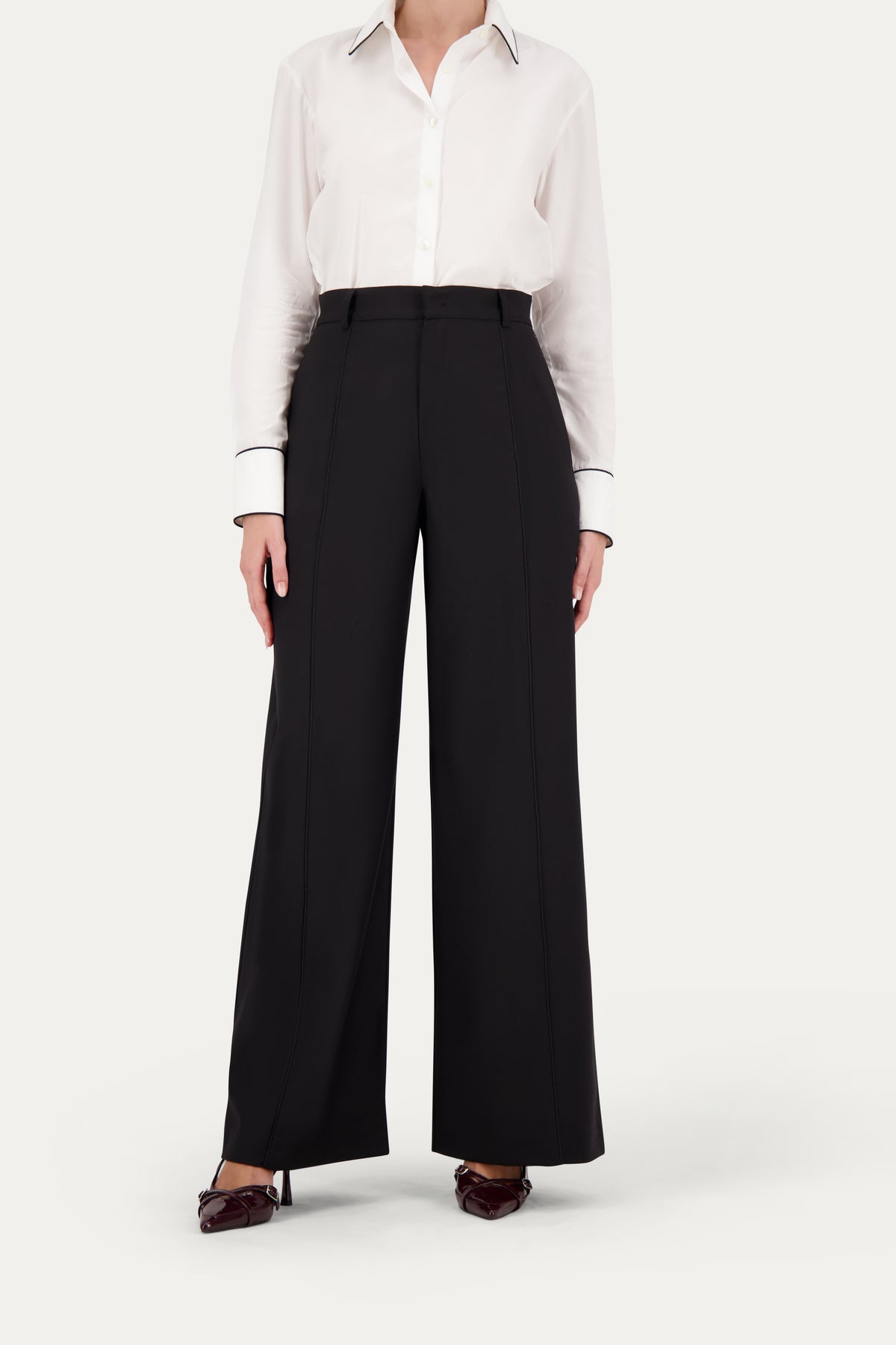Pantalone sartoriale dritto in fresco lana nero con piping tono su tono