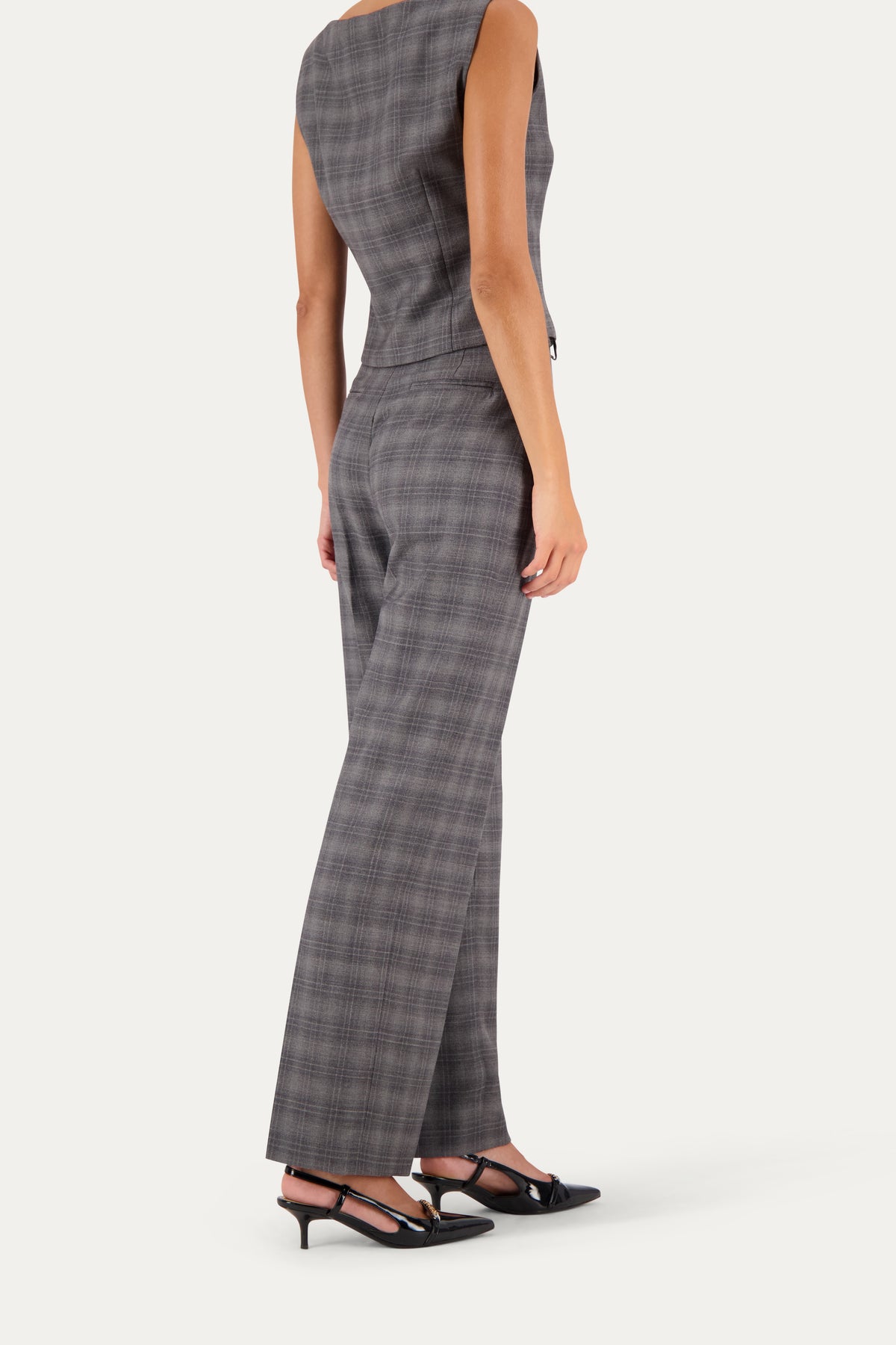 Straight-leg wool trousers in grey with pressed crease and check pattern