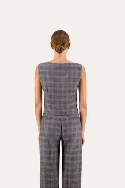 Boat-neck wool vest in grey with a check pattern