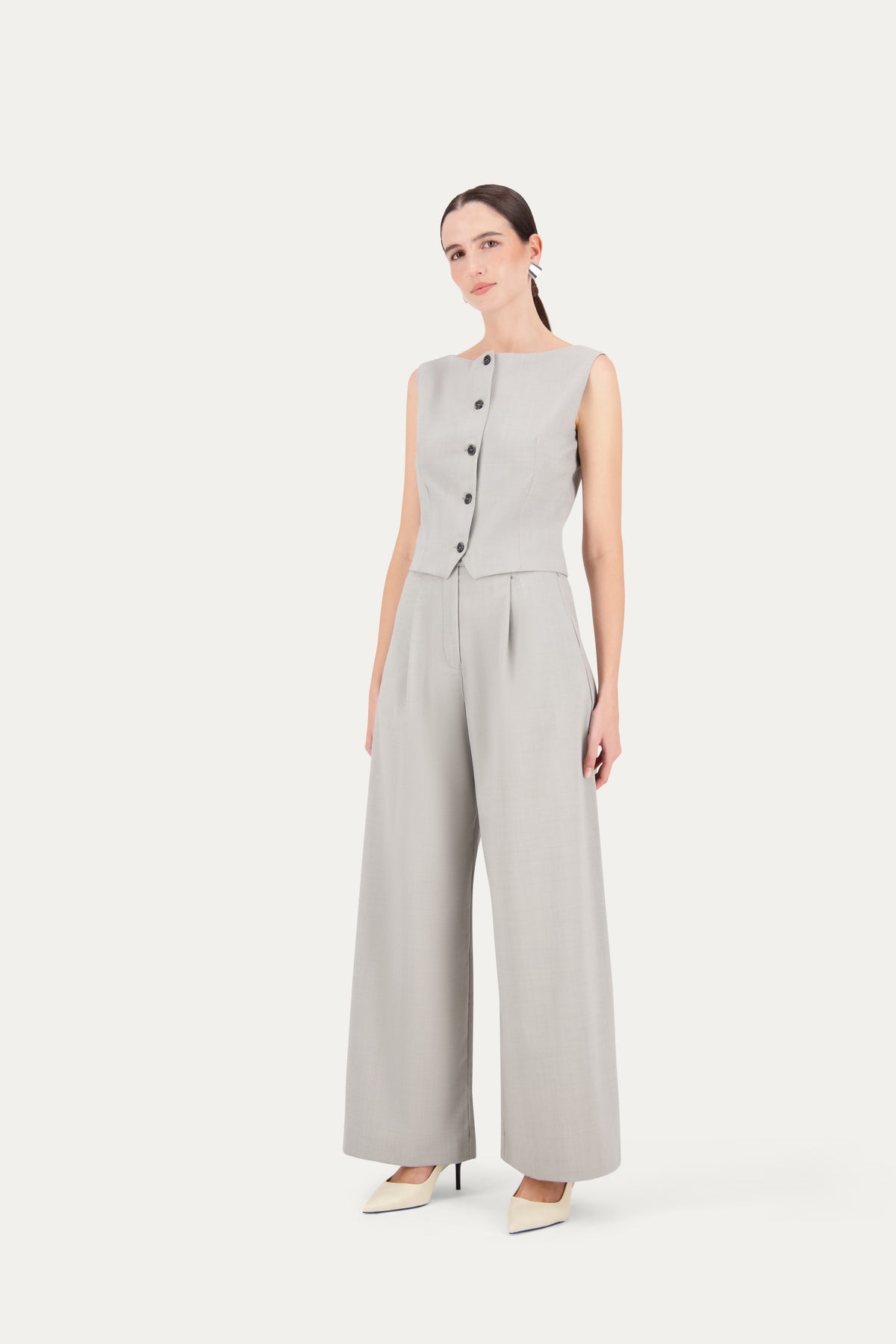 Boat-neck wool vest in light grey