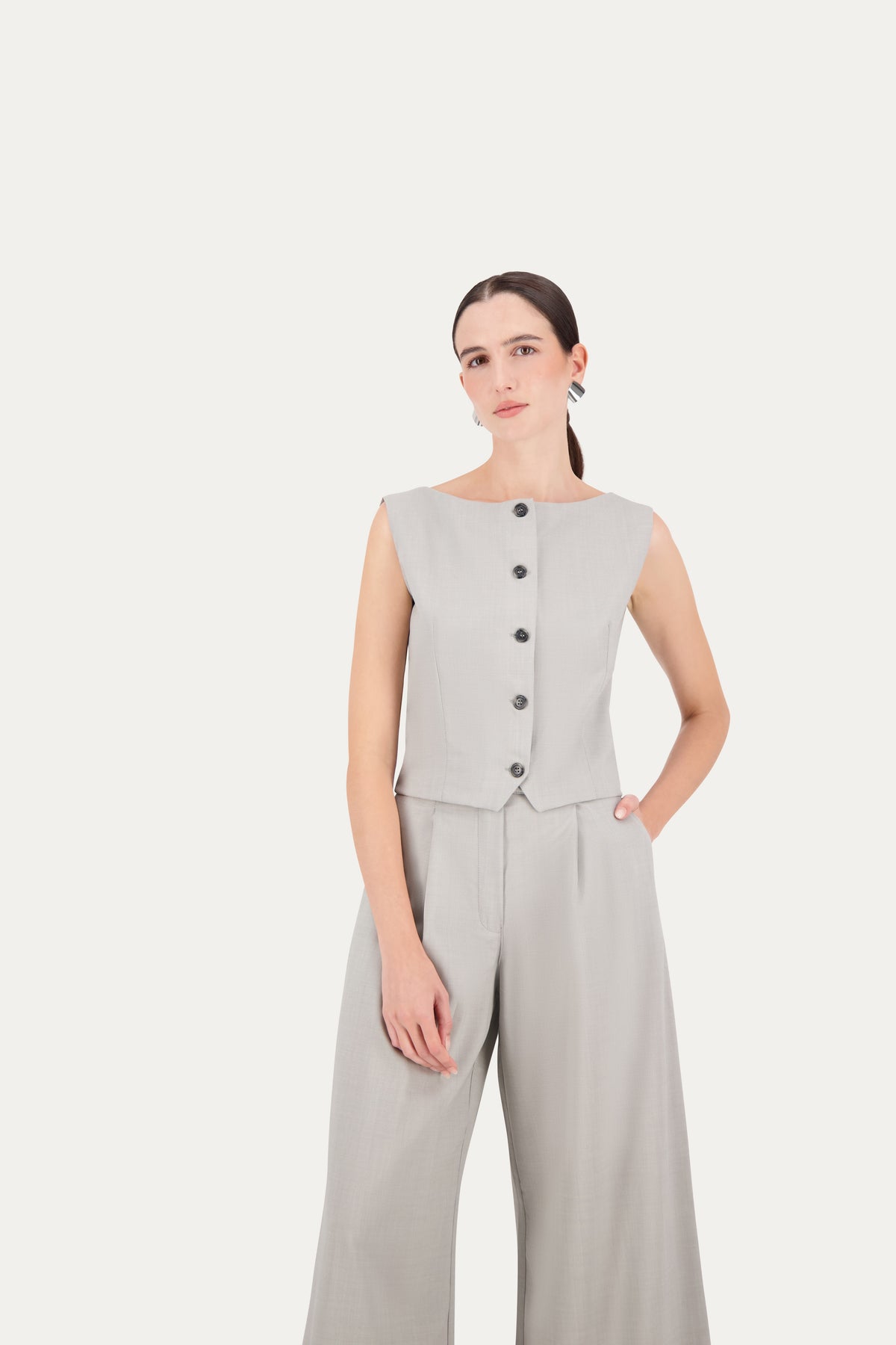 Boat-neck wool vest in light grey
