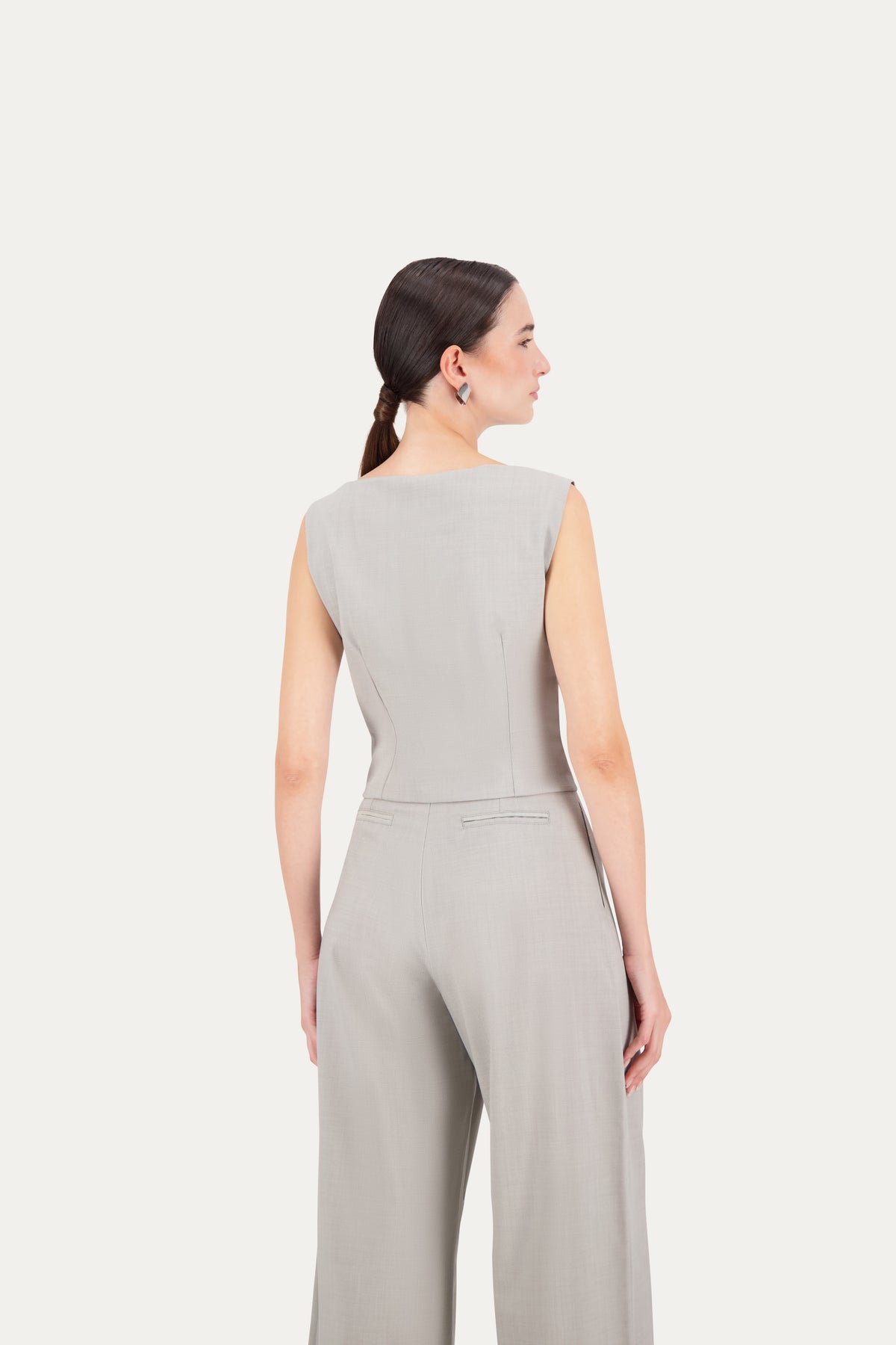 Boat-neck wool vest in light grey