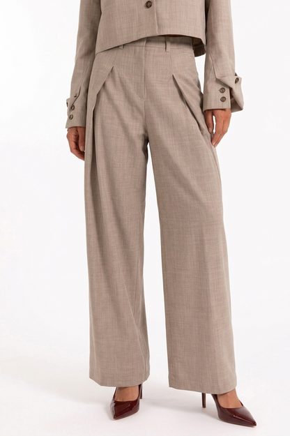 Wool trousers with front pleats in pink